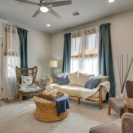 Walk To Galveston Beach Texas Home With Fenced Yard Bagian luar foto