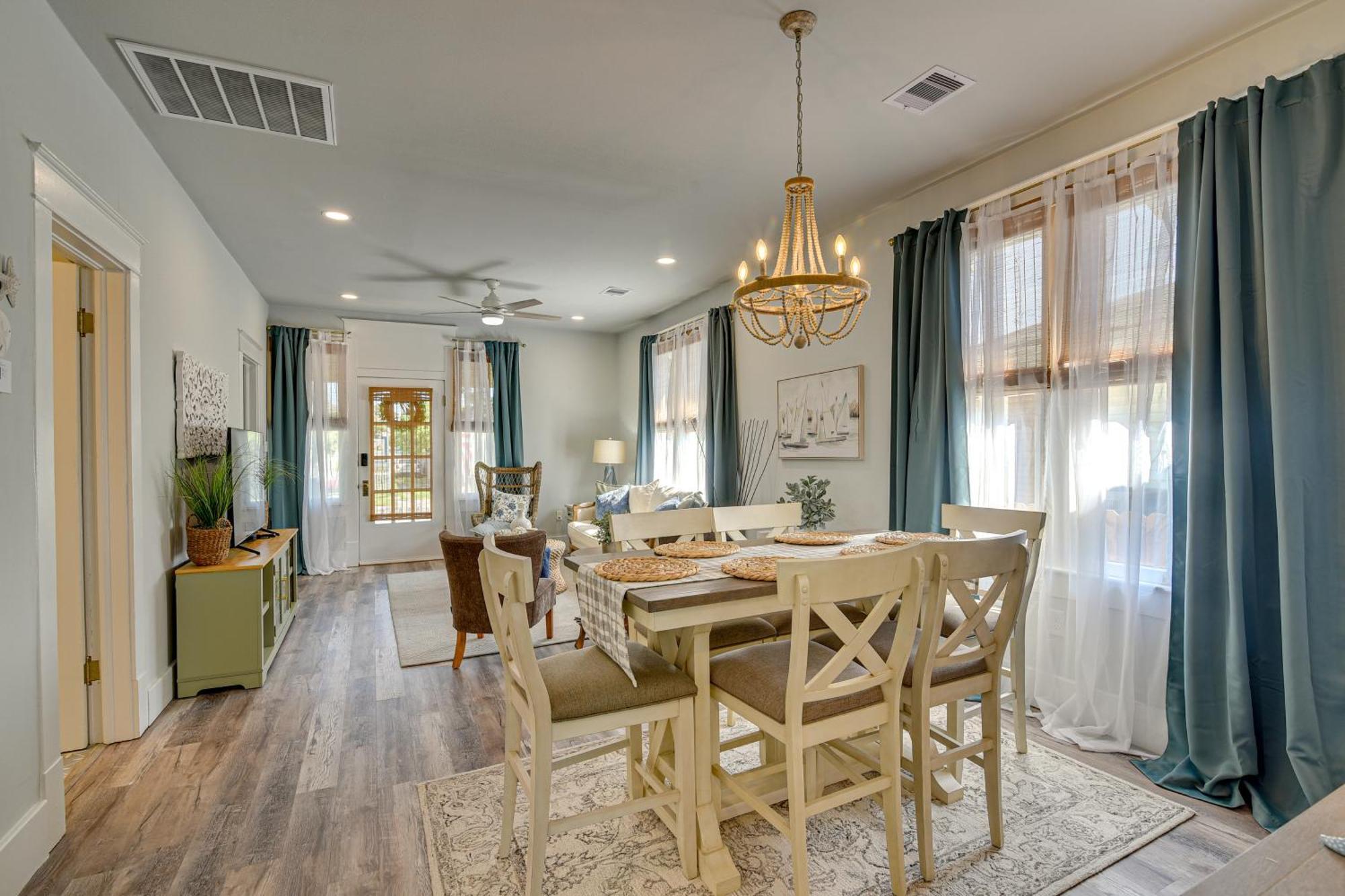 Walk To Galveston Beach Texas Home With Fenced Yard Bagian luar foto