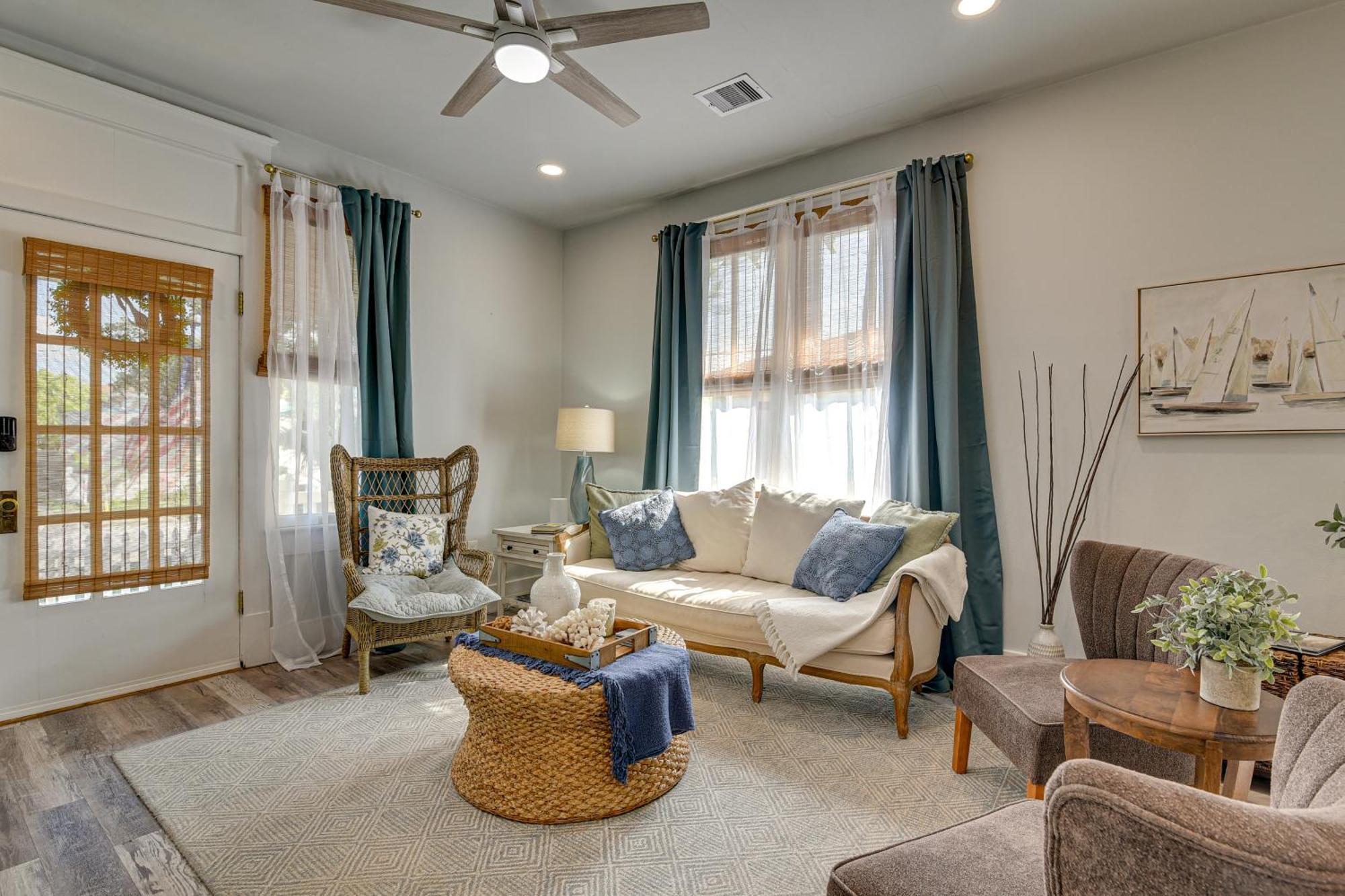 Walk To Galveston Beach Texas Home With Fenced Yard Bagian luar foto